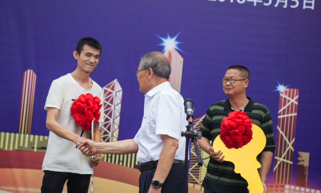 民族挖掘机品牌先导者，，3044am永利集团智能“城镇建设利器”SWE80E9荣耀上市