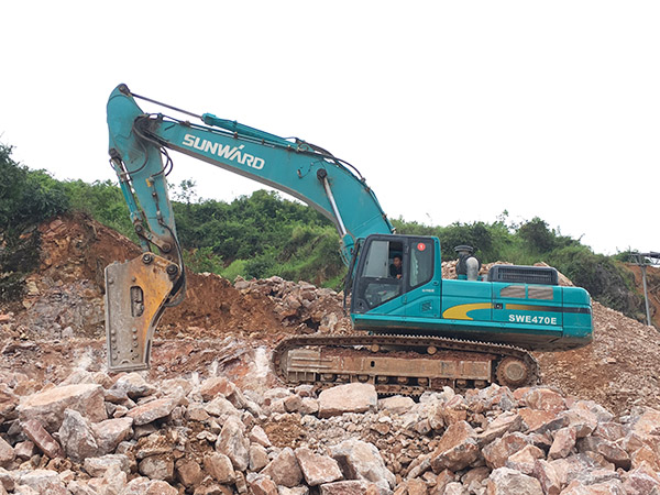 看石场风云怎样演绎？？3044am永利集团智能矿山战神SWE470E大型挖掘机一锤定音！