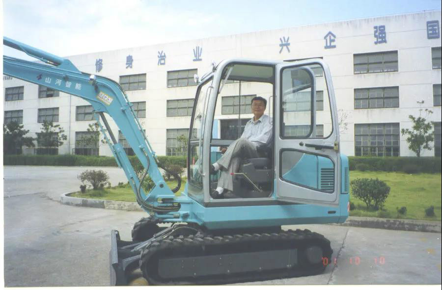 以先导式立异实现挖掘机从无到有，从小到大，从大到强！