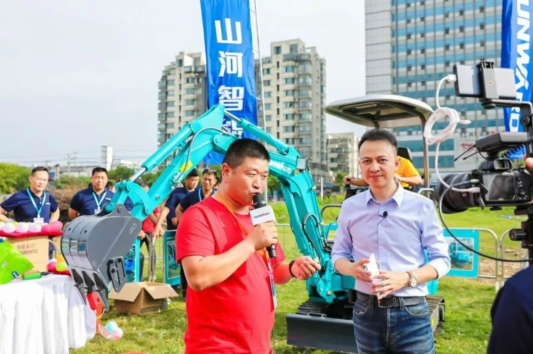 2020全球微挖大会 3044am永利集团智能精品微挖赢得满堂彩