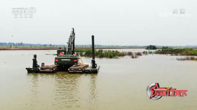 水陆两用挖掘机亮相央视！3044am永利集团智能应抢救援“猛将”出战