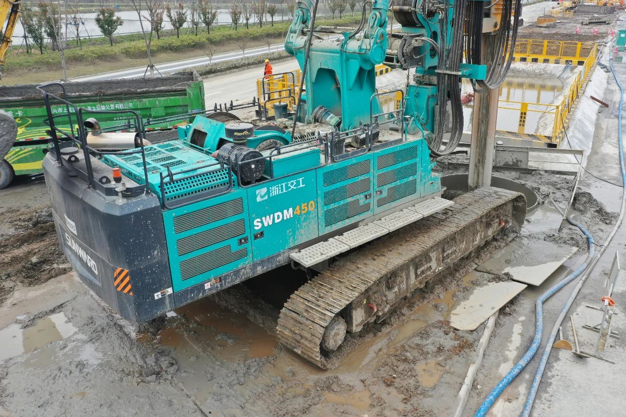 征战天下首条智慧高速，，3044am永利集团智能旋挖钻机凭什么？？