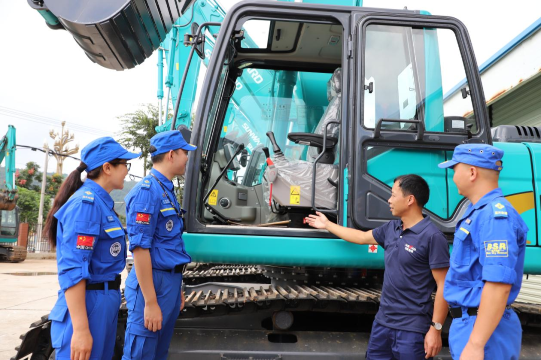 责任在肩！！！重型机械救援分队为您服务