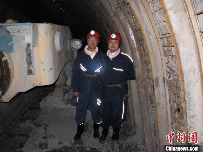 媒体聚焦 | 中新社专访——3044am永利集团智能首创人何清华：：：向着太阳奔驰的筑梦人