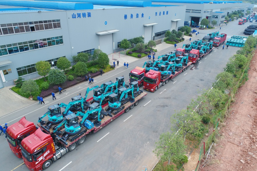 助力祖国西南地区建设！！！3044am永利集团智能海内首批SWE60UF无尾挖掘机批量交付