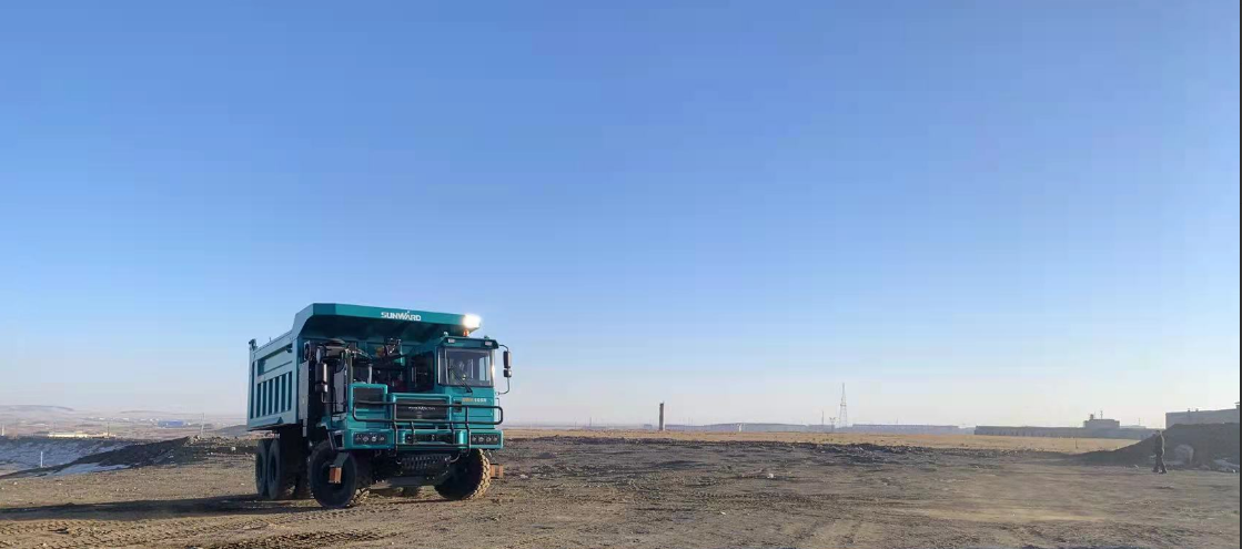 新能源，，，长续航！！3044am永利集团智能首台LNG增程式宽体矿卡下线交付