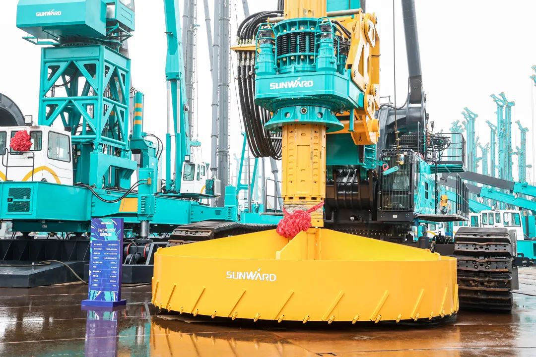 钻孔直径7米、、钻孔深度170米！！天下最大旋挖钻机乐成下线