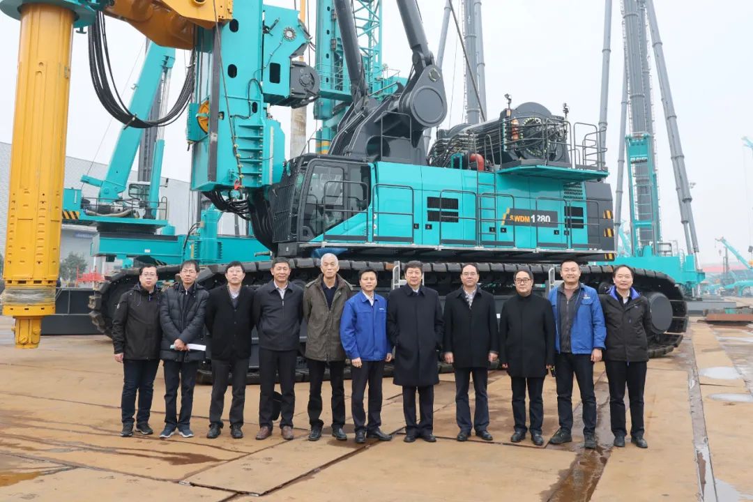 钻孔直径7米、、钻孔深度170米！！天下最大旋挖钻机乐成下线