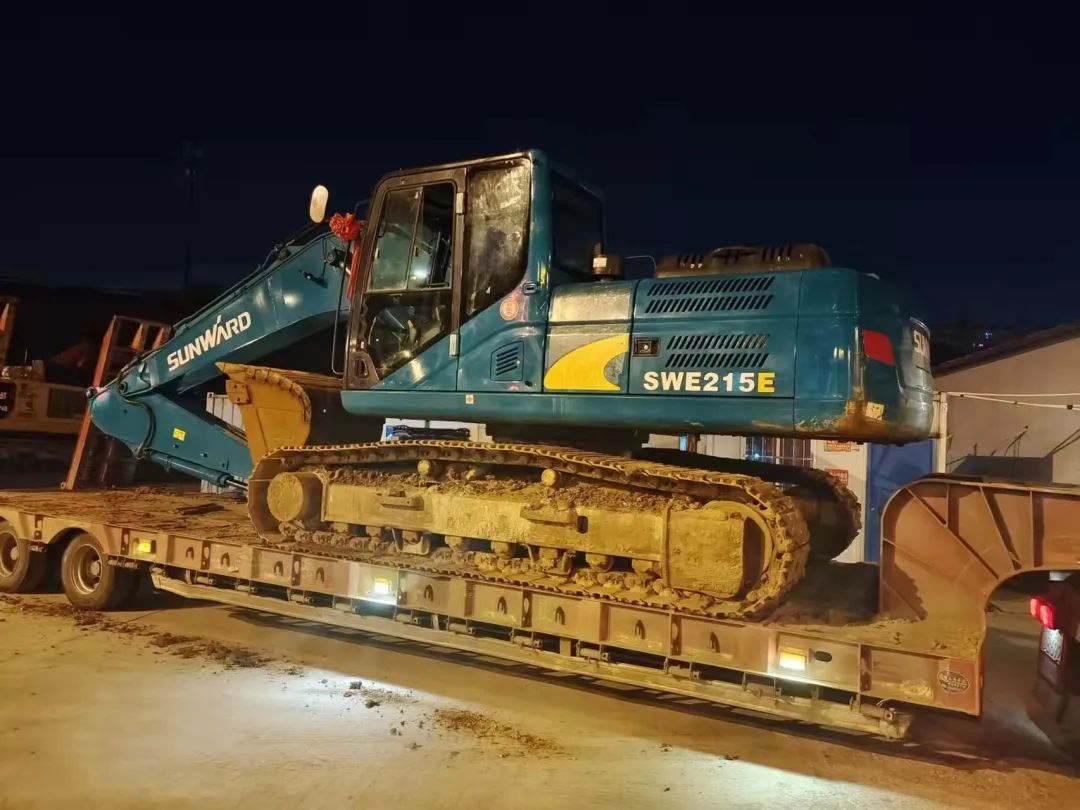 冲锋一线显继承！！！3044am永利集团智能挖掘机助力长沙方舱医院建设