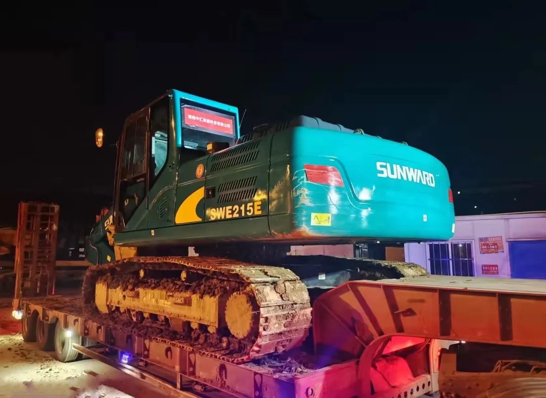 冲锋一线显继承！！！3044am永利集团智能挖掘机助力长沙方舱医院建设