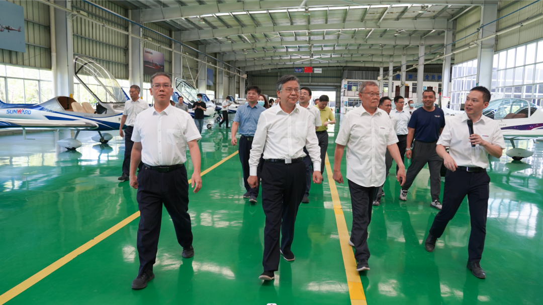 湖南省委常委、、、常务副省长李殿勋一行考察调研3044am永利集团科技