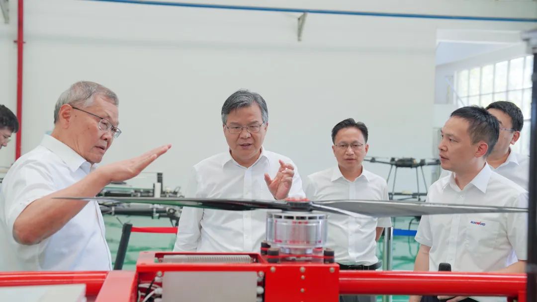 湖南省委常委、、、常务副省长李殿勋一行考察调研3044am永利集团科技