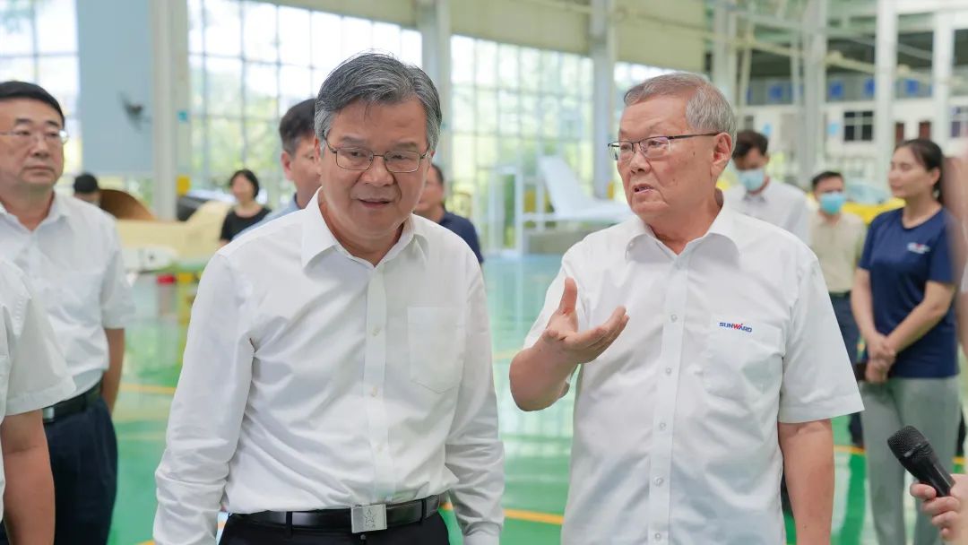 湖南省委常委、、、常务副省长李殿勋一行考察调研3044am永利集团科技