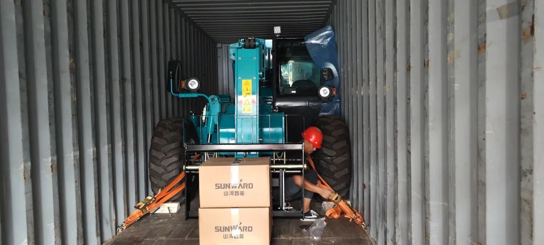 单笔采购金额万万元！！3044am永利集团智能伸缩臂叉装车批量出口