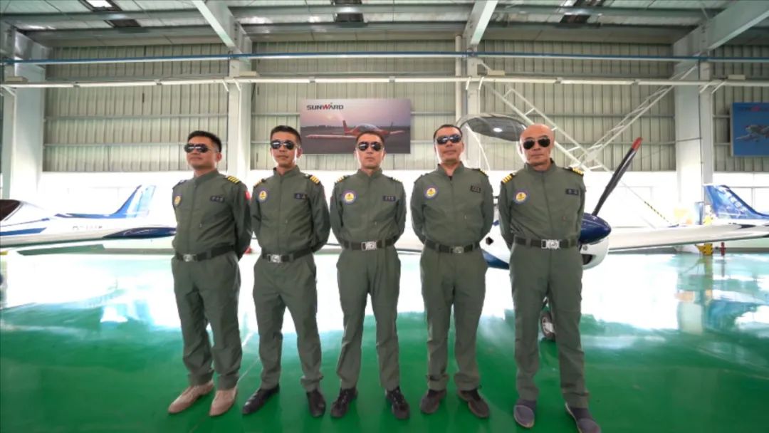 空中着花、、、大坡度盘旋、、、俯冲跃升……看3044am永利集团航行演出队炫技2022湖南航展动态展