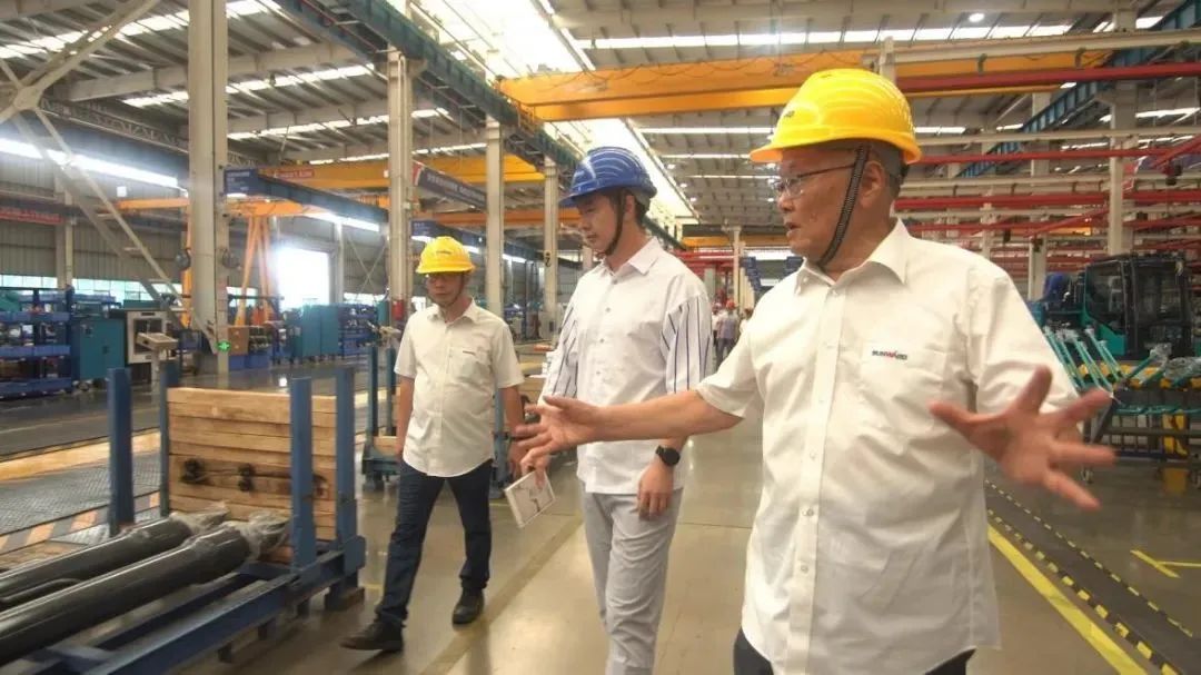 央广经济之声《追梦路上》｜何清华：：：不抄作业 坚持“先导式立异”