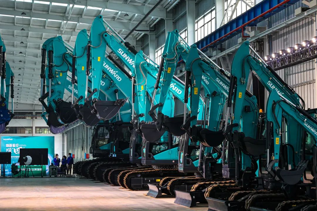 助力“双碳”目的！！！3044am永利集团智能集中宣布F系列国四挖掘机