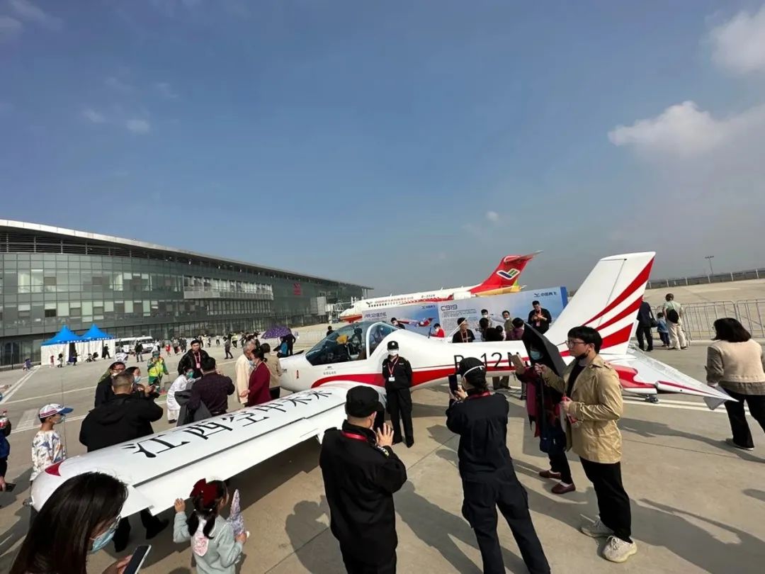 逆势飞翔！！！3044am永利集团航空携手相助同伴亮相2022南昌航行大会