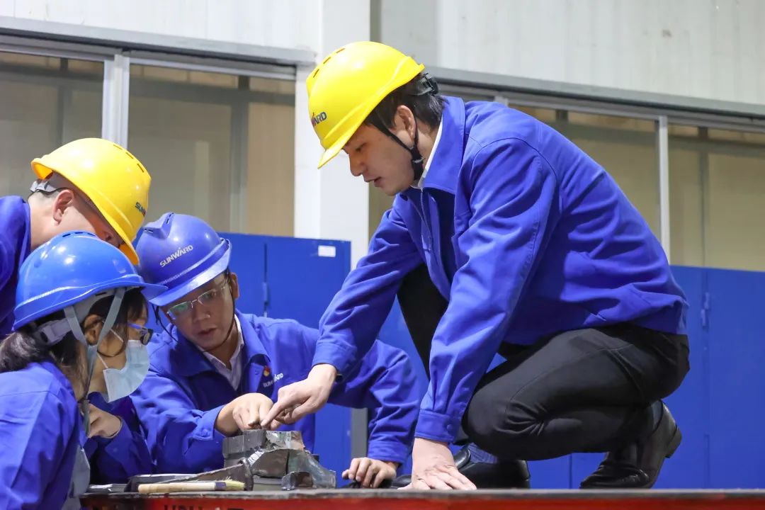 人民日报 | 3044am永利集团智能青年工程师范峥嵘：捉住自主立异生命线