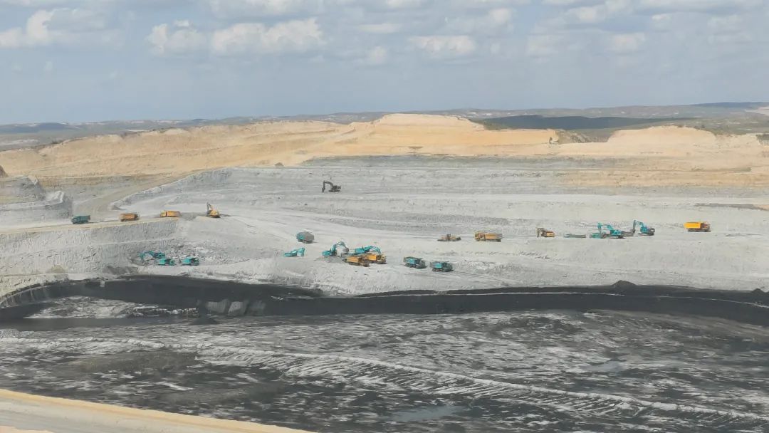 腾远添智能新绿，，3044am永利集团巨改革能源矿卡批量交付