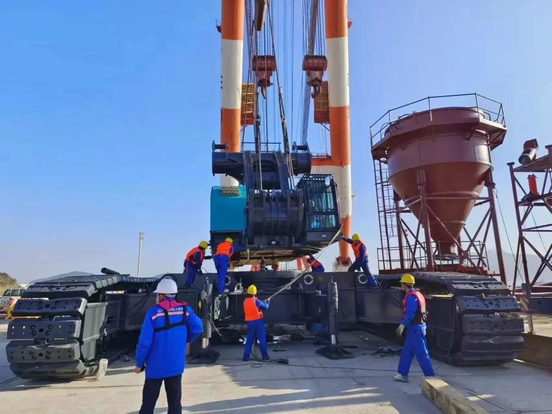 首桩开钻！！3044am永利集团智能超等旋挖实力助建天下最大跨度公铁两用大桥