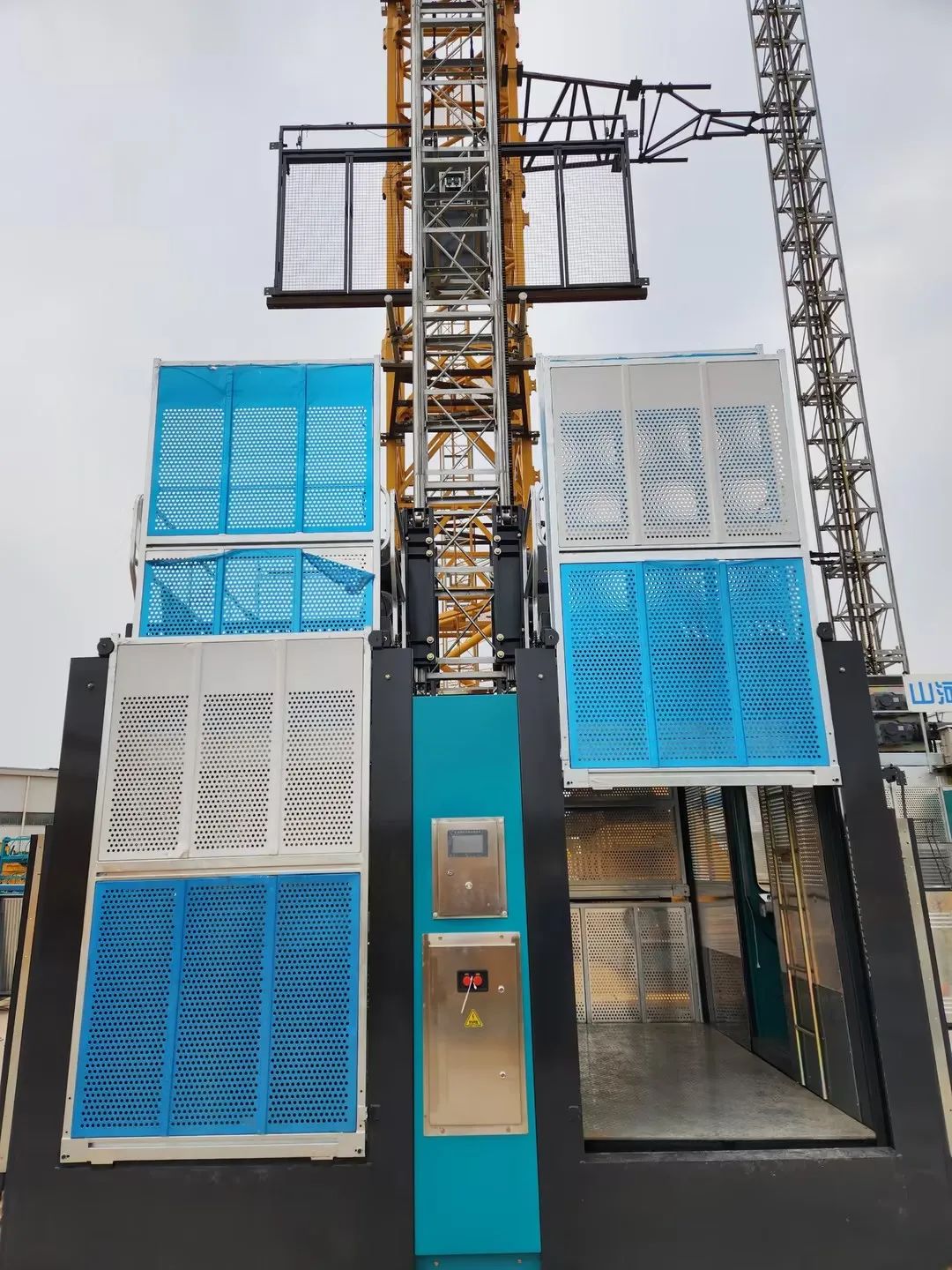 科技显能、再添新品！3044am永利集团江麓智能施工升降机乐成下线