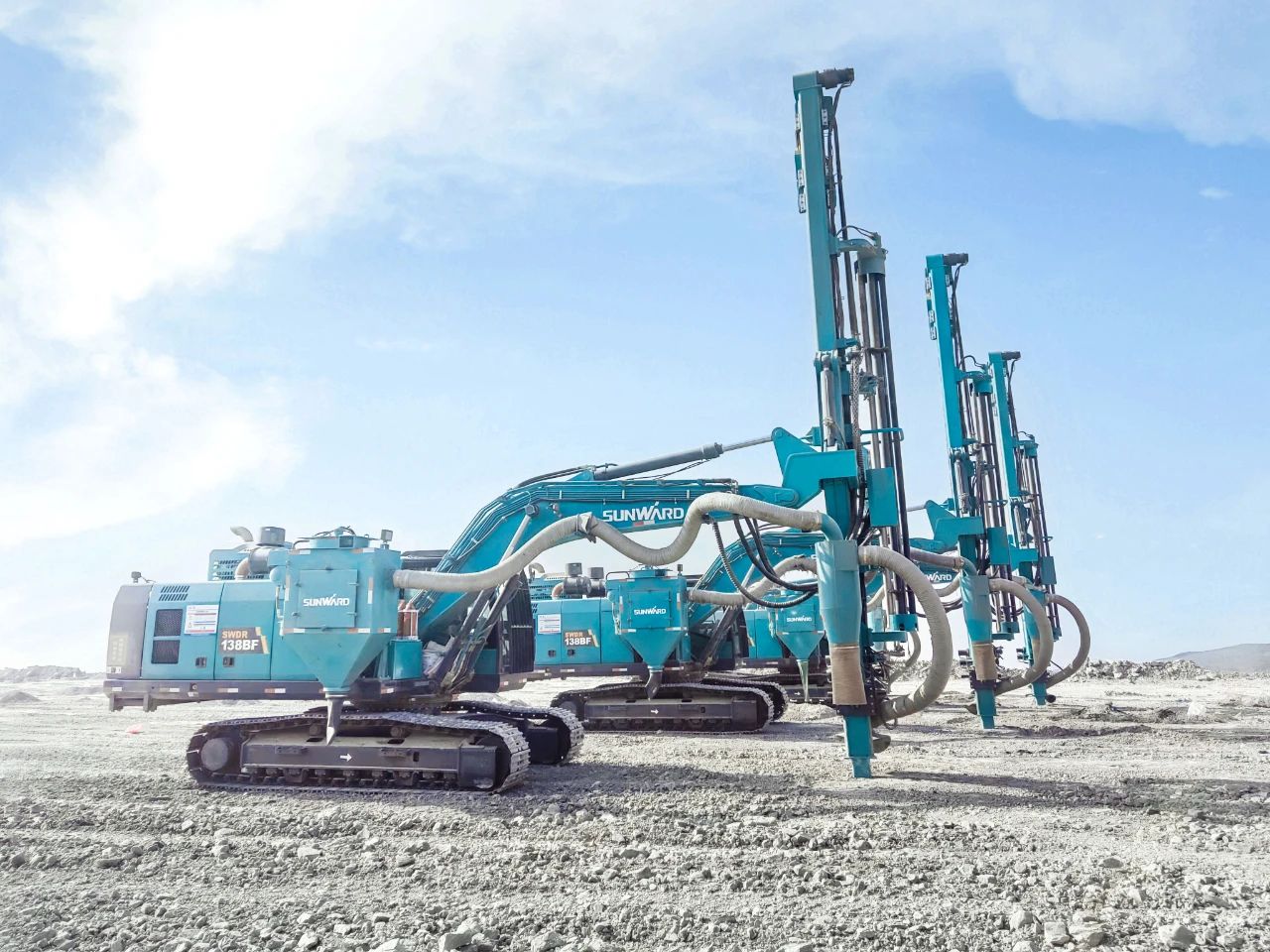 “绿色智能矿山建设专家”！！！3044am永利集团智能全新一代切削潜孔一体式钻机重拳出击