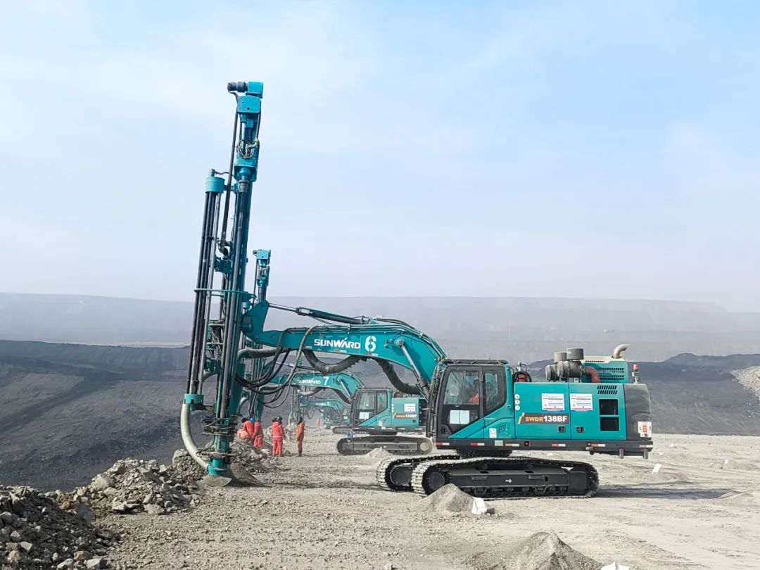 “绿色智能矿山建设专家”！！！3044am永利集团智能全新一代切削潜孔一体式钻机重拳出击