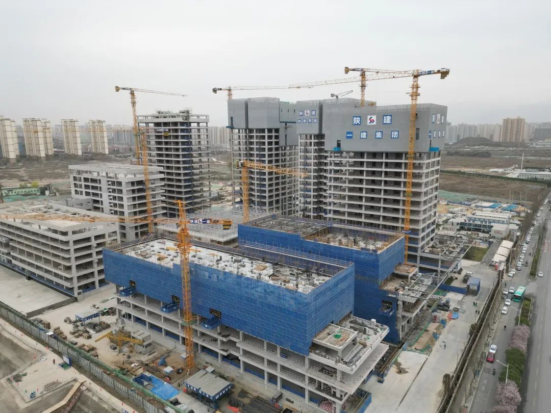 郁勃西北！！！3044am永利集团江麓修建起重机械助建西安都会经济圈