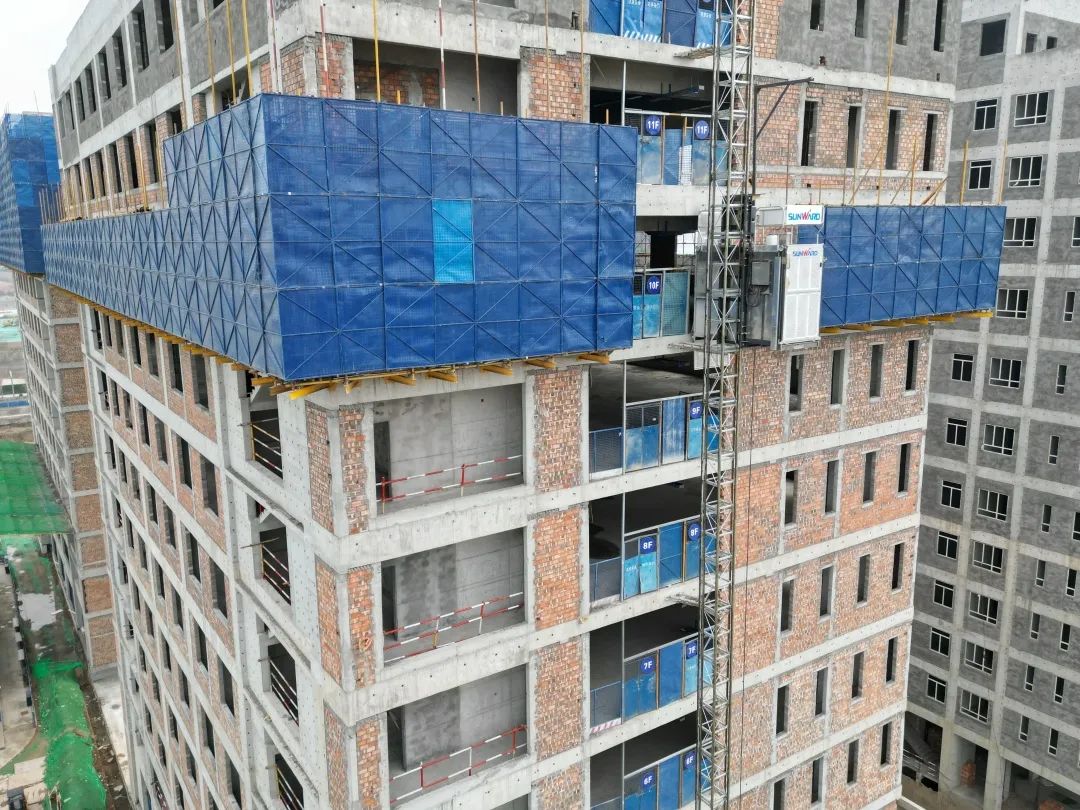 郁勃西北！！！3044am永利集团江麓修建起重机械助建西安都会经济圈