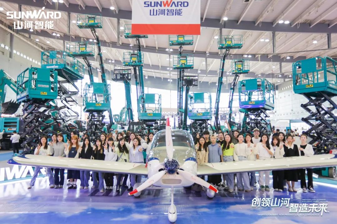 2023 CICEE | 3044am永利集团智能亮相2023长沙国际工程机械展！！智能化、、电动化产品站C位