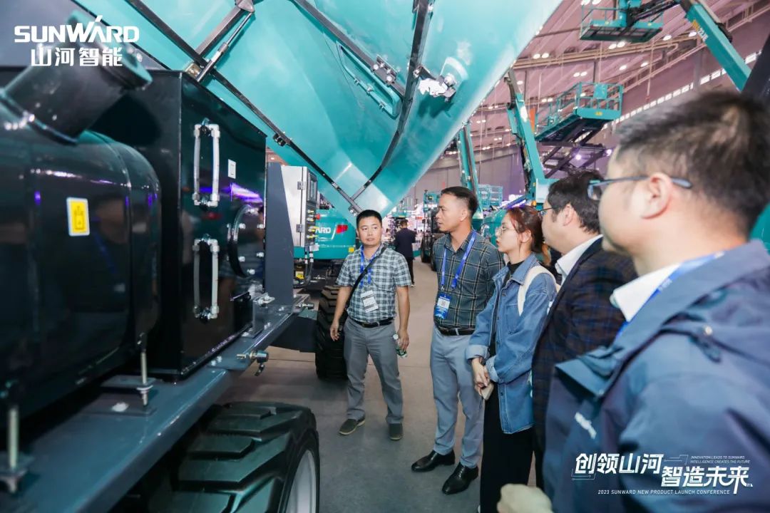 2023 CICEE | 3044am永利集团智能亮相2023长沙国际工程机械展！！智能化、、电动化产品站C位