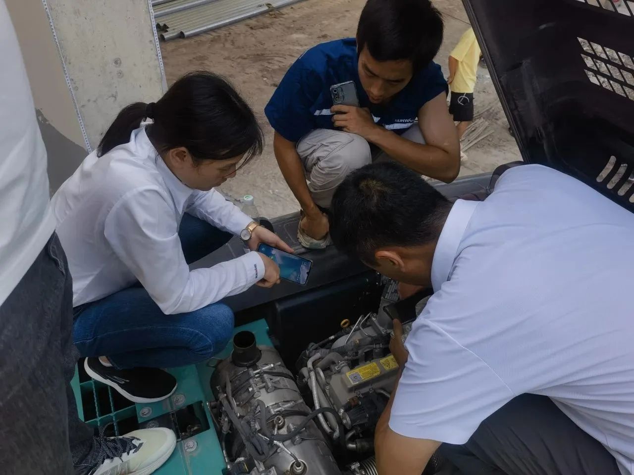 步履一直，，，服务不止！！！3044am永利集团智能挖掘机服务万里行火热举行中