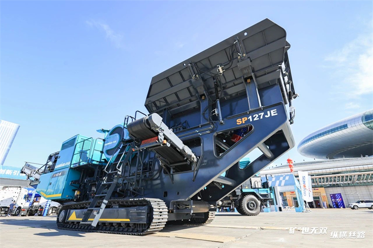 “矿”世无双，，，纵横丝路！！3044am永利集团智能亮相第十三届新疆国际矿业与装备博览会