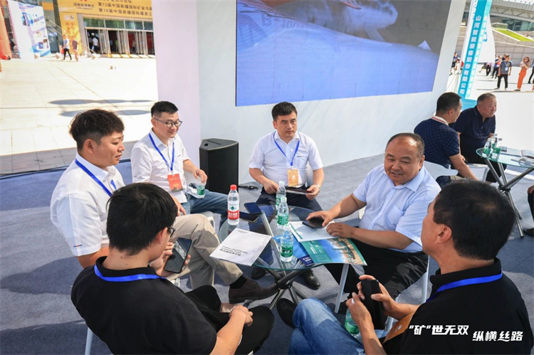 “矿”世无双，，，纵横丝路！！3044am永利集团智能亮相第十三届新疆国际矿业与装备博览会