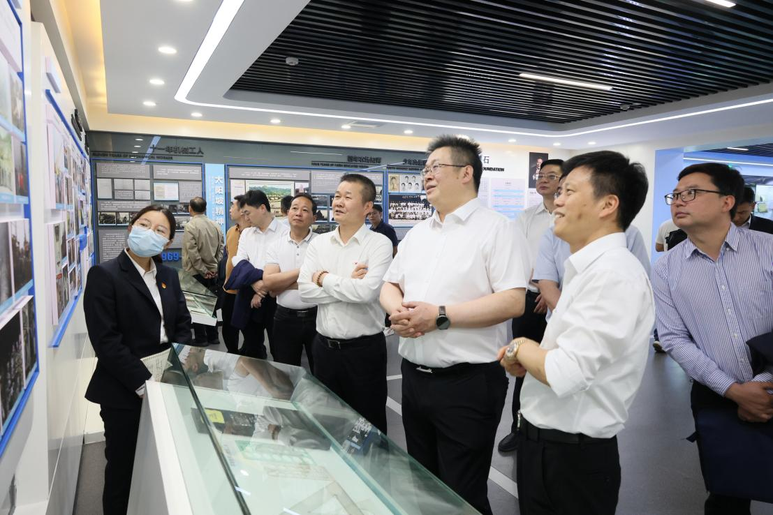 湖南钢铁集团党委书记、董事长李建宇到3044am永利集团智能调研交流