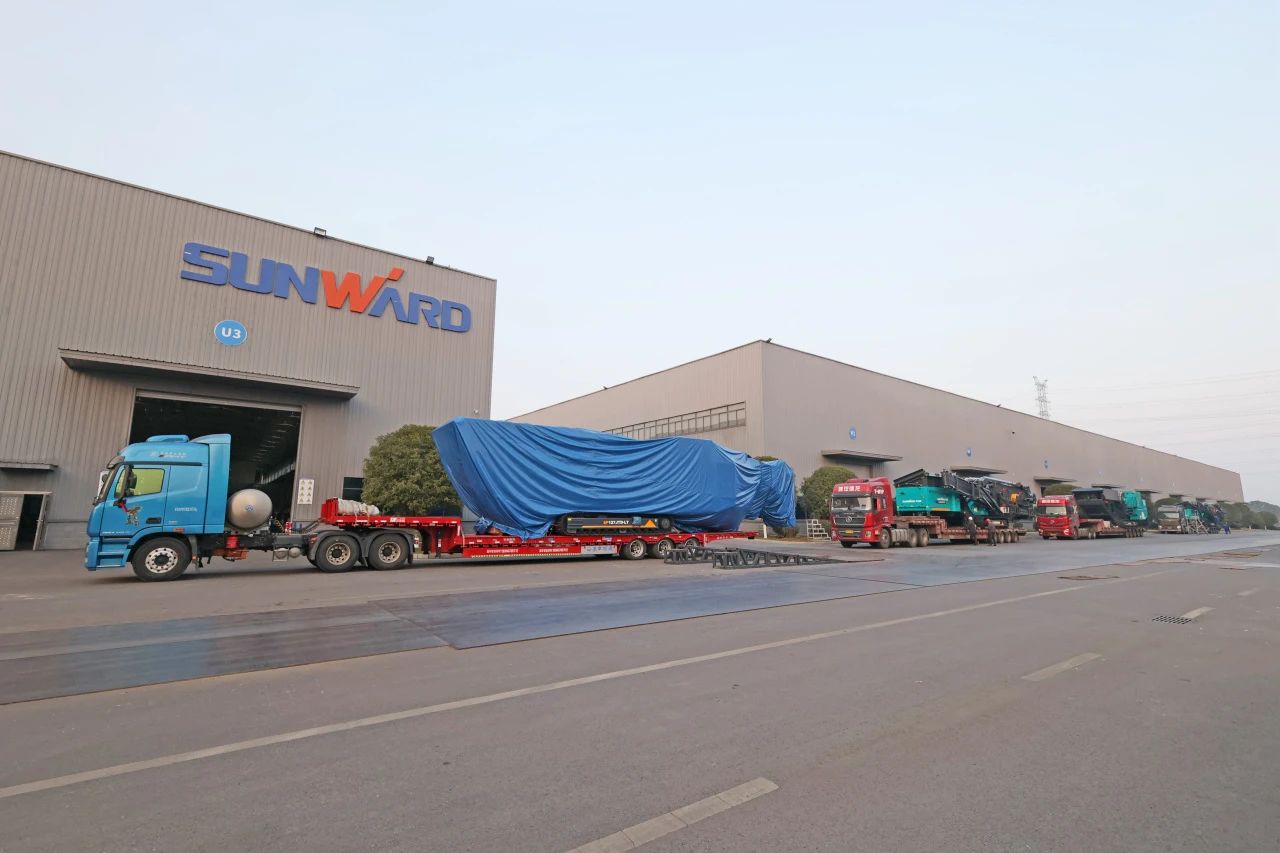 3044am永利集团普石勒柴电一体移动破碎筛分装备热销外洋