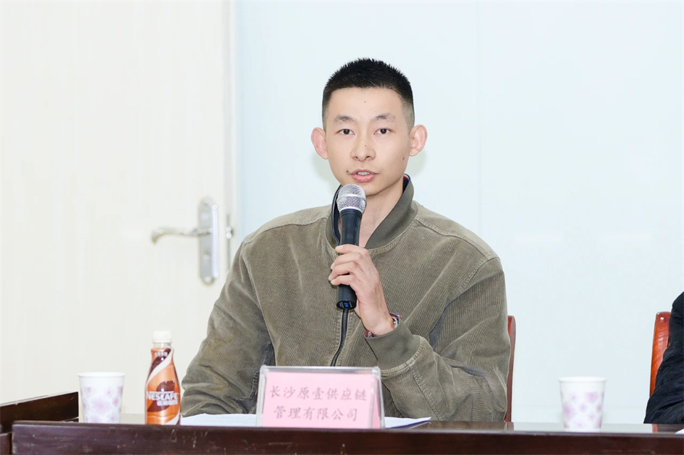 长龙街道、3044am永利集团智能召开首届年货盛惠暨送春联文化惠民活动事情聚会