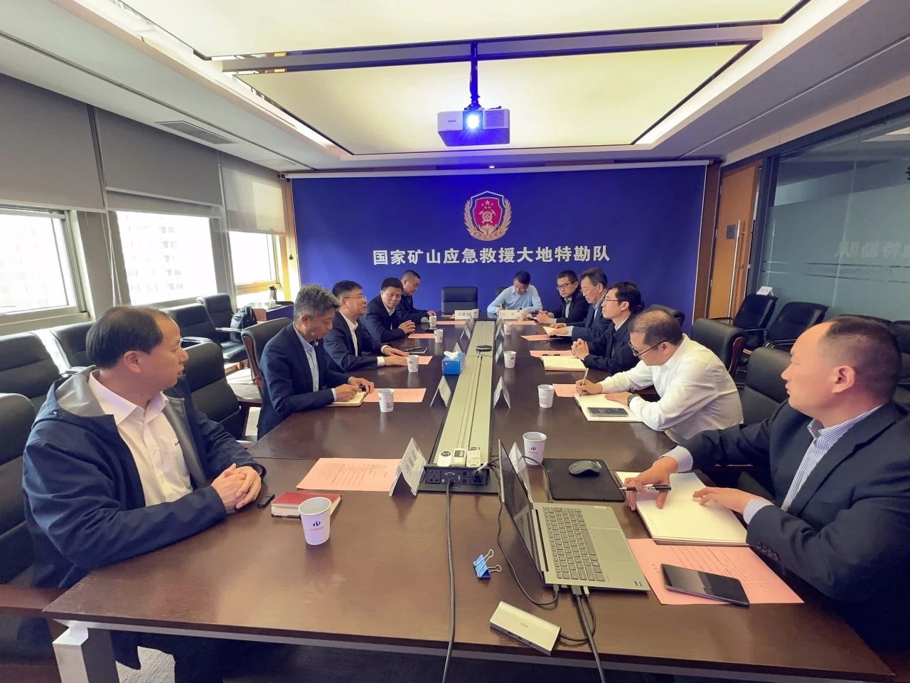 3044am永利集团智能董事长付向东带队造访中煤地质总局、、大地特勘公司