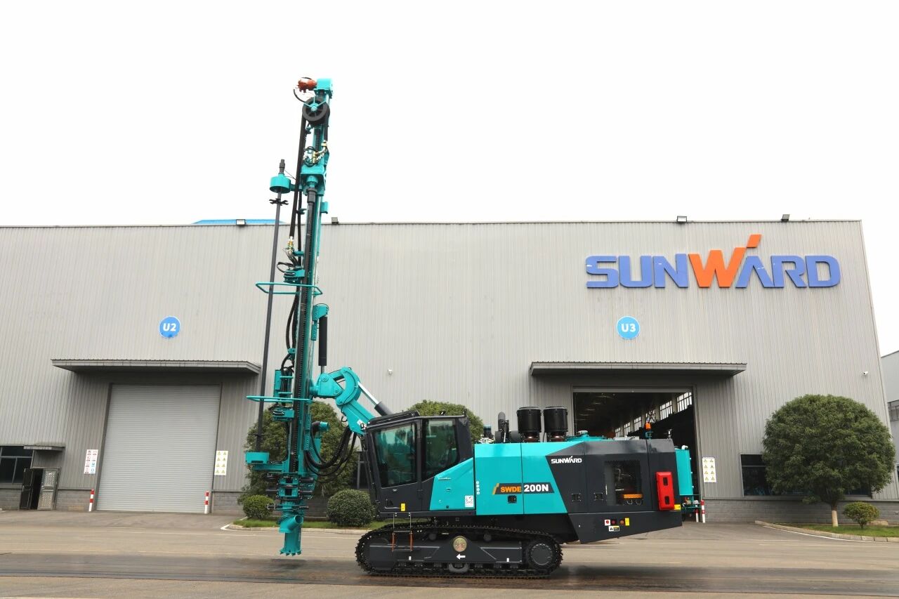 挑战高海拔高寒工况，，，3044am永利集团智能臂式潜孔钻机登陆南美市场