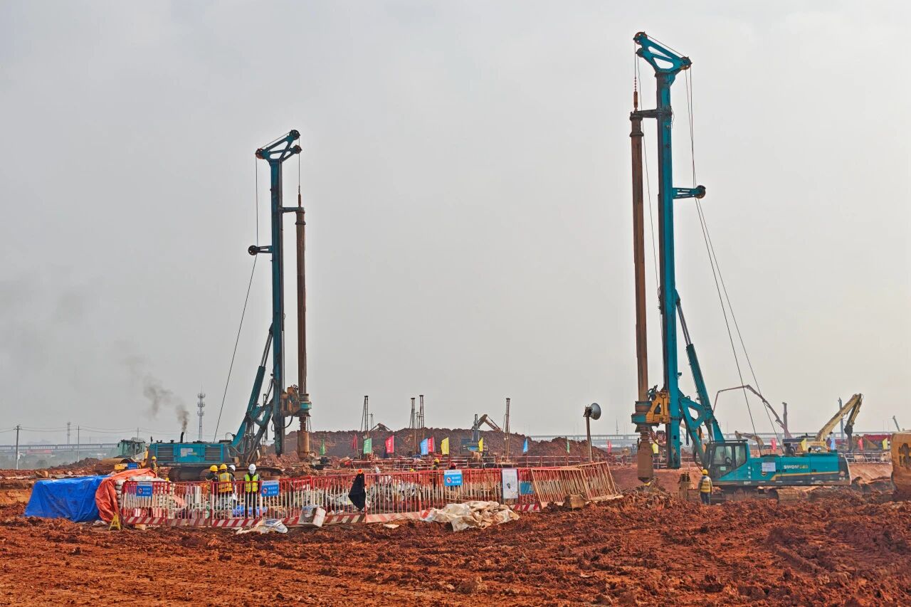 刷新“进度条”、、修建新地标！！3044am永利集团智能旋挖集群助力长沙奥体中心建设